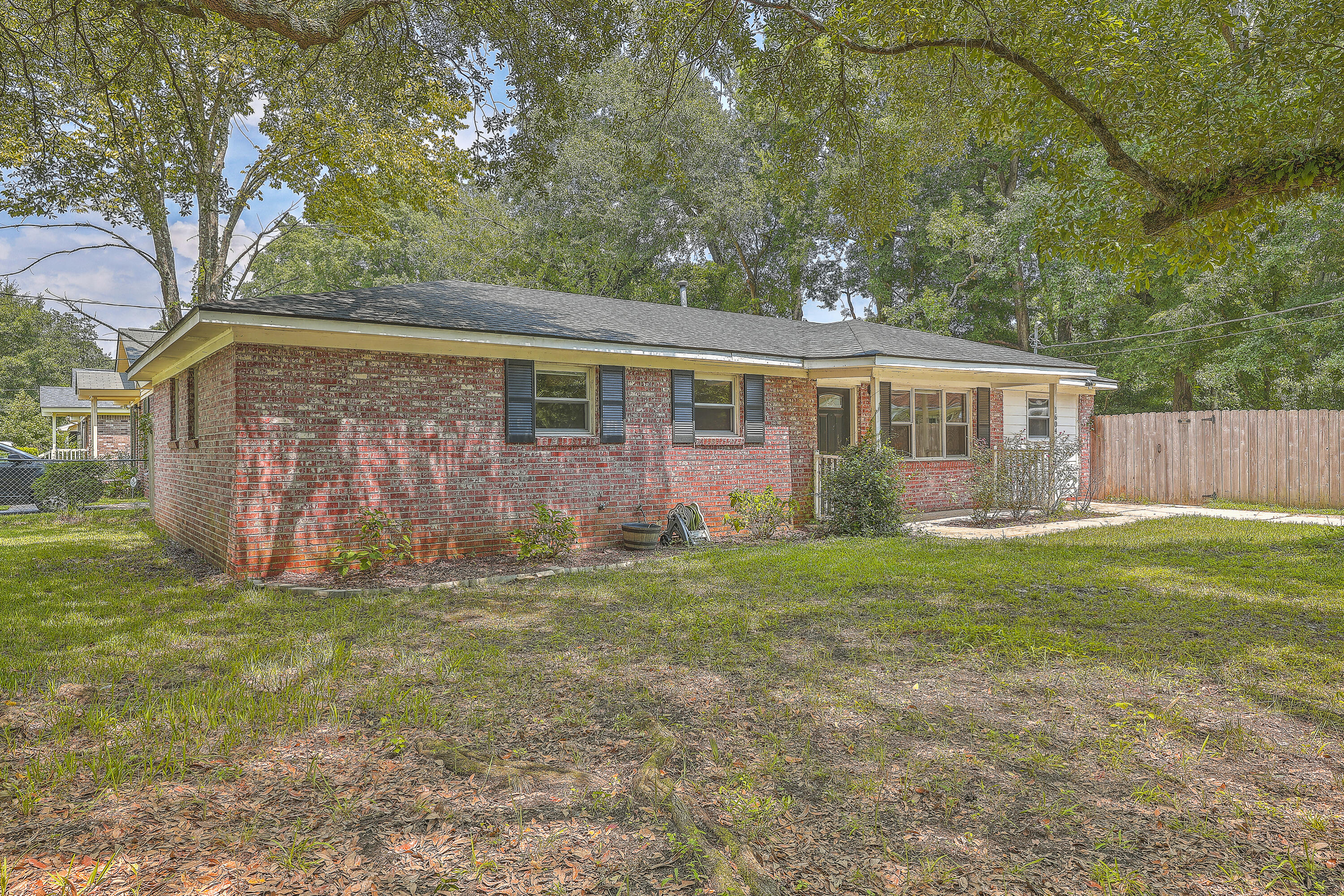 1604 Pineview Road Charleston, SC 29407 - Photo 4 of 29 ZYN_8277_78_79_80_81_82_83