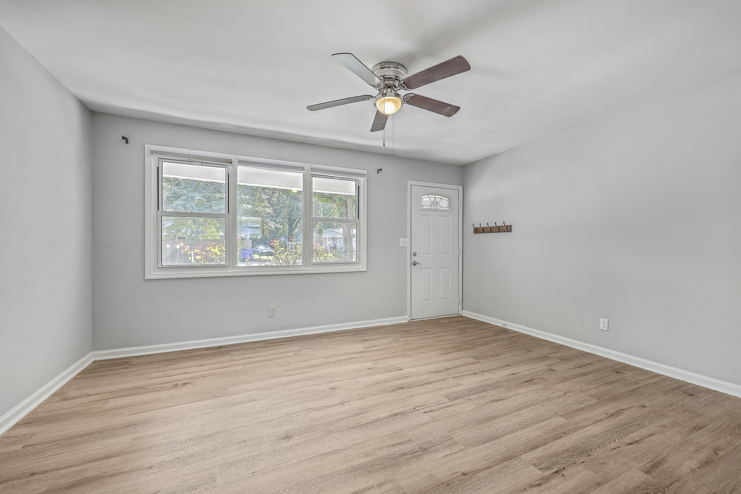 1604 Pineview Road Charleston, SC 29407 - Photo 8 of 29 ZYN_8305_06_07_08_09_10_11