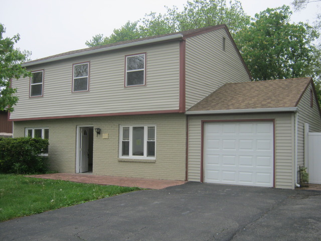 532 Spruce Road Bolingbrook, IL 60440 - Photo 1 of 21 a front view of a house with garage