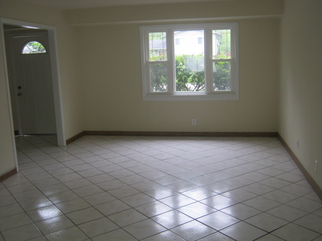 532 Spruce Road Bolingbrook, IL 60440 - Photo 3 of 21 an empty room with windows