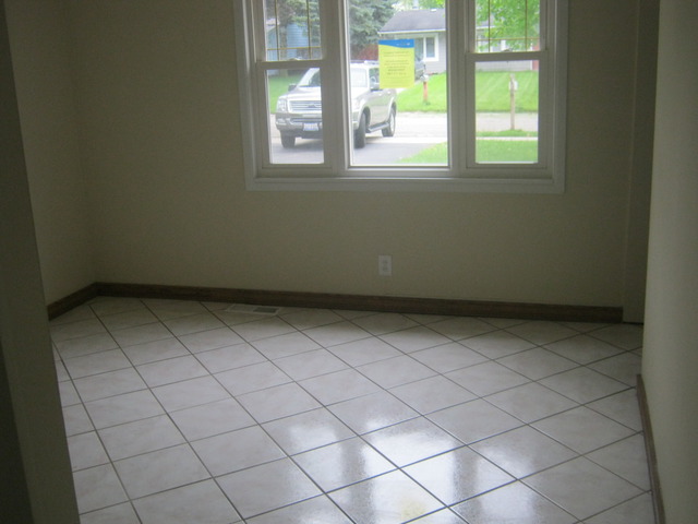 532 Spruce Road Bolingbrook, IL 60440 - Photo 5 of 21 an empty room with windows