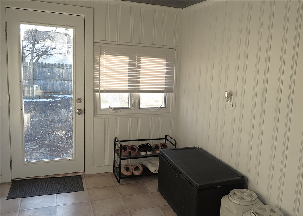 276 Strawberry Field Road Warwick, RI 02886 - Photo 4 of 28 Gallery Image 4