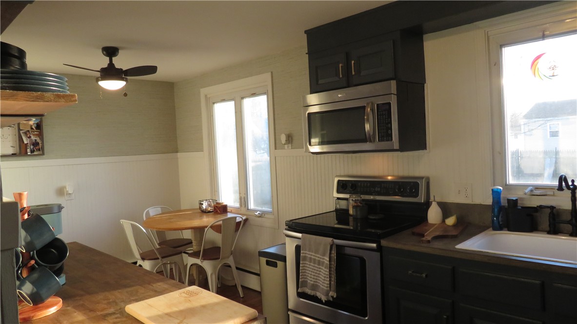 276 Strawberry Field Road Warwick, RI 02886 - Photo 5 of 28 Gallery Image 5