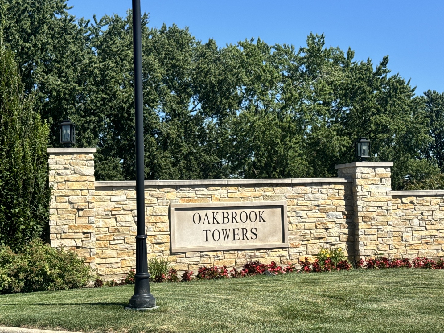 20 North Tower Road, Unit 10M Oak Brook, IL 60523 - Photo 10 of 10 Gallery Image 10