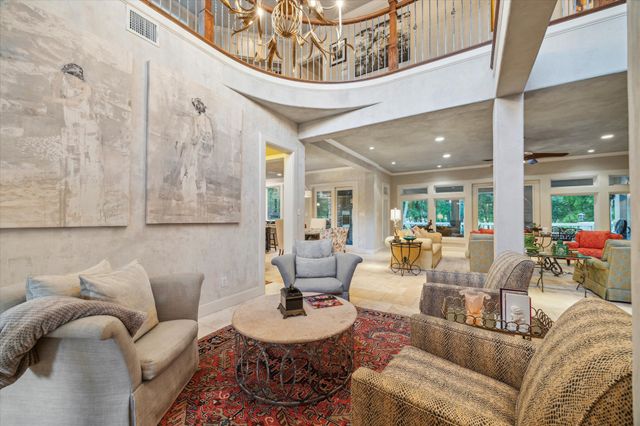 $750,000 | 3 Edgewood West, Montgomery, TX 77356