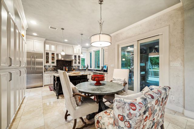 $750,000 | 3 Edgewood West, Montgomery, TX 77356