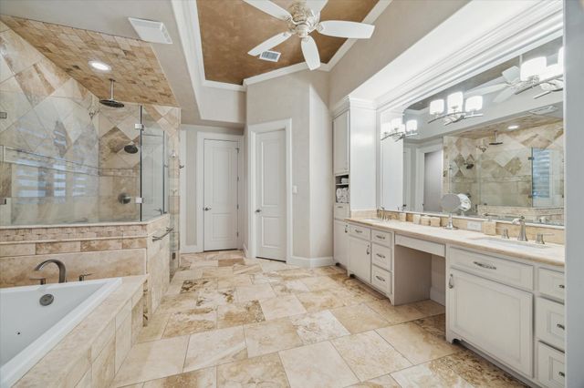 $750,000 | 3 Edgewood West, Montgomery, TX 77356