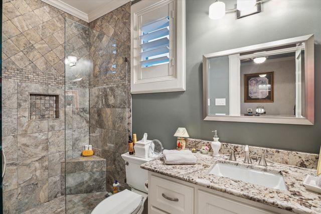 $750,000 | 3 Edgewood West, Montgomery, TX 77356