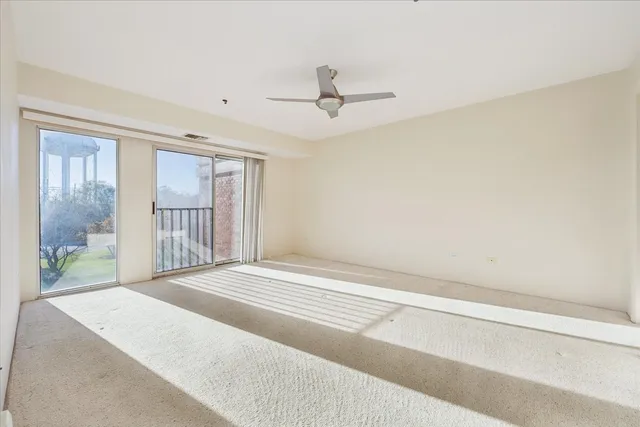 $329,900 | 351 Kelburn Road, Unit 312, Deerfield, IL 60015