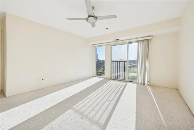 $329,900 | 351 Kelburn Road, Unit 312, Deerfield, IL 60015