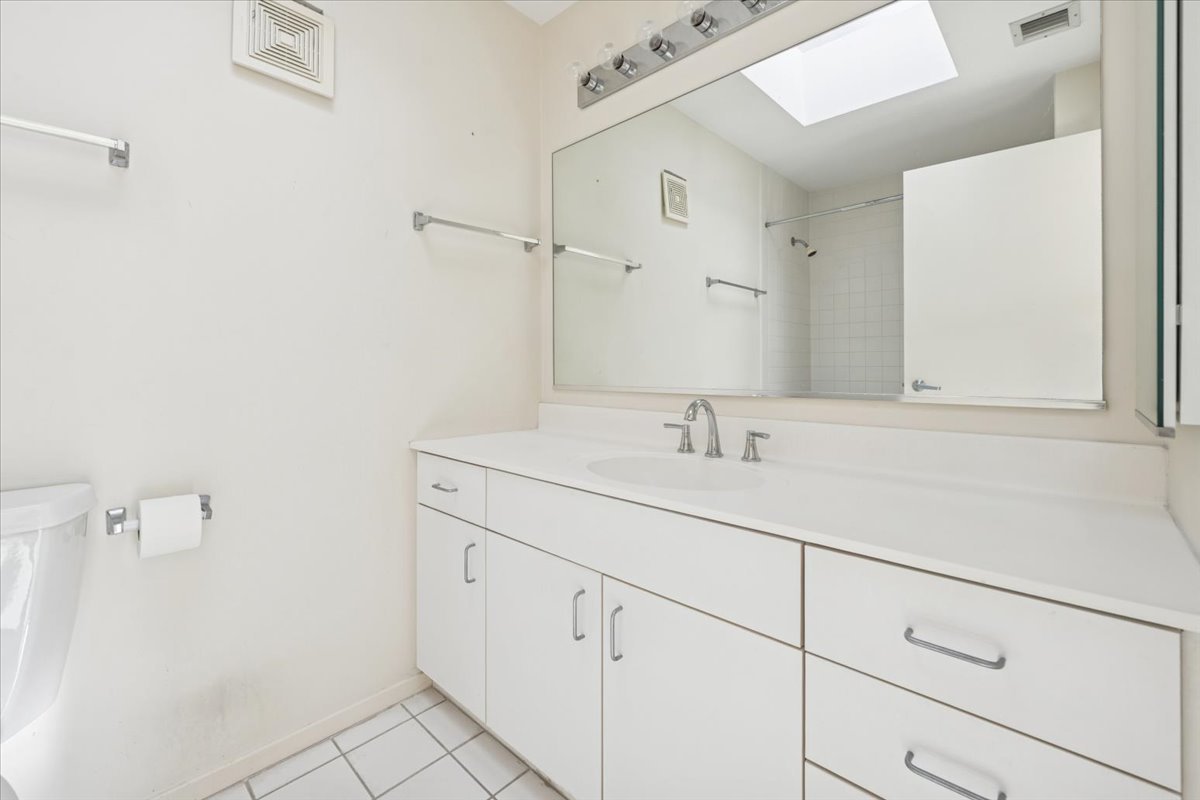 351 Kelburn Road, Unit 312 Deerfield, IL 60015 - Photo 16 of 33 a bathroom with a sink and a mirror