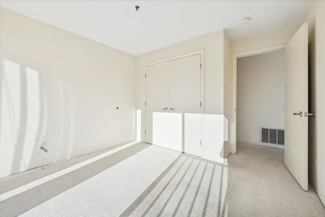 $329,900 | 351 Kelburn Road, Unit 312, Deerfield, IL 60015