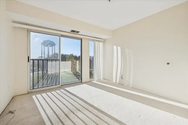 $329,900 | 351 Kelburn Road, Unit 312, Deerfield, IL 60015