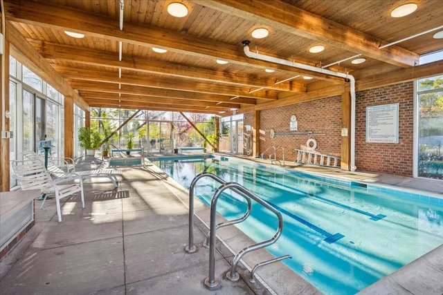 $329,900 | 351 Kelburn Road, Unit 312, Deerfield, IL 60015