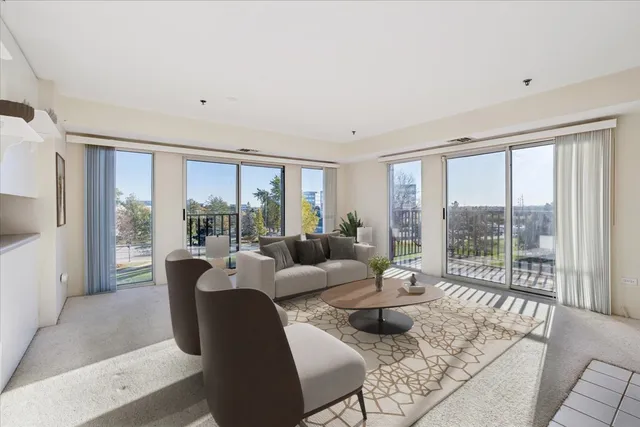 $329,900 | 351 Kelburn Road, Unit 312, Deerfield, IL 60015