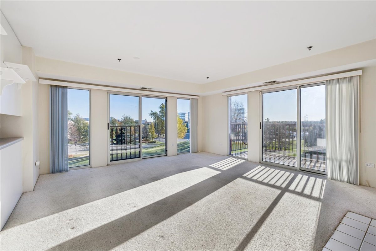 351 Kelburn Road, Unit 312 Deerfield, IL 60015 - Photo 5 of 33 a spacious bedroom with a large bed and a large window