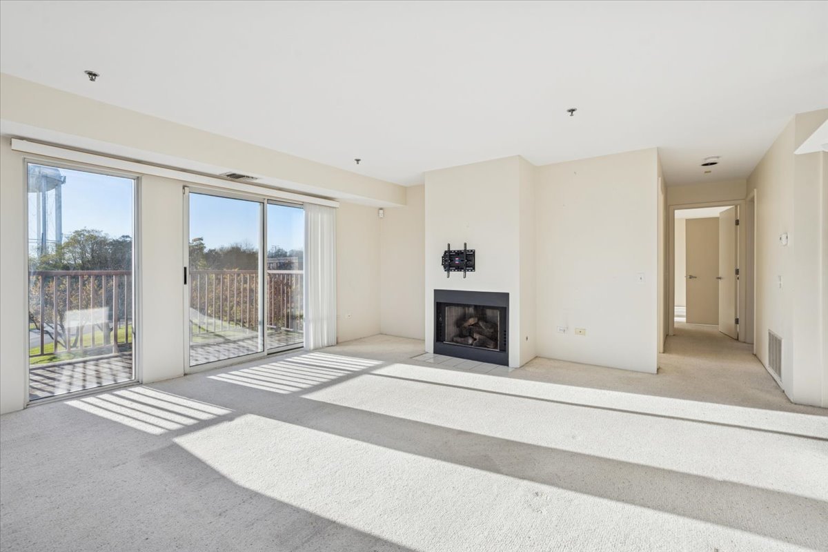 351 Kelburn Road, Unit 312 Deerfield, IL 60015 - Photo 6 of 33 a living room with a fireplace