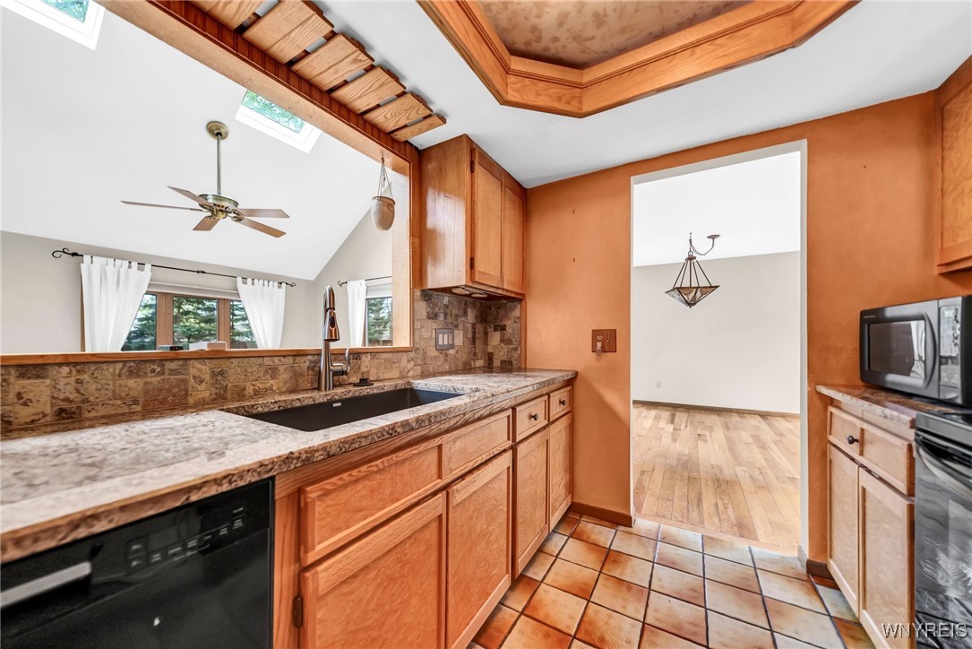 43 Aster Place Amherst, NY 14051 - Photo 4 of 22