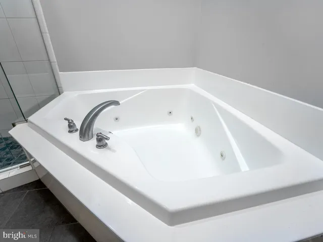 a view of a backyard with pathway