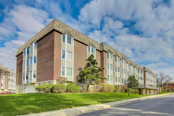 $224,000 | 400 Ascot Drive, Unit 1M, Park Ridge, IL 60068
