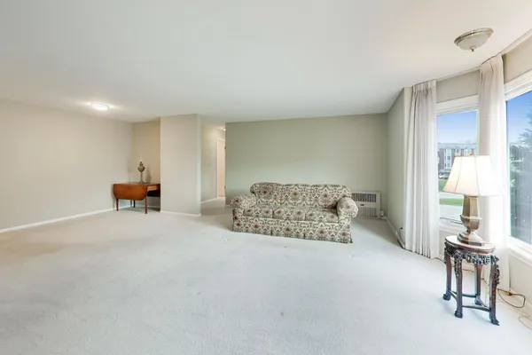 $224,000 | 400 Ascot Drive, Unit 1M, Park Ridge, IL 60068