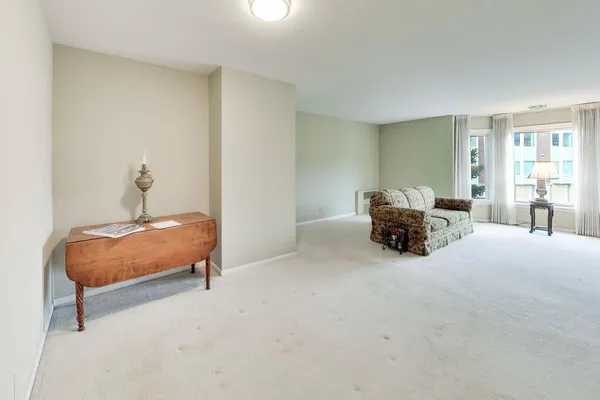$224,000 | 400 Ascot Drive, Unit 1M, Park Ridge, IL 60068