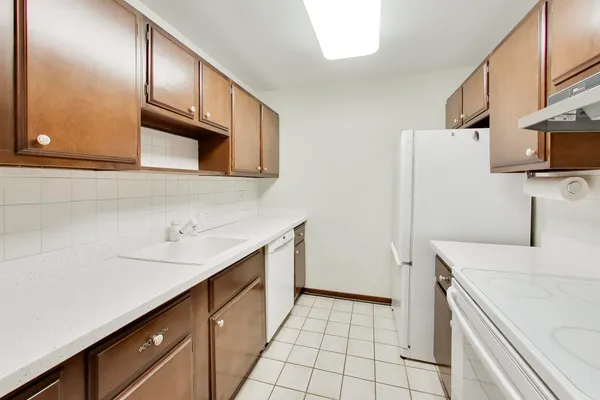 $224,000 | 400 Ascot Drive, Unit 1M, Park Ridge, IL 60068