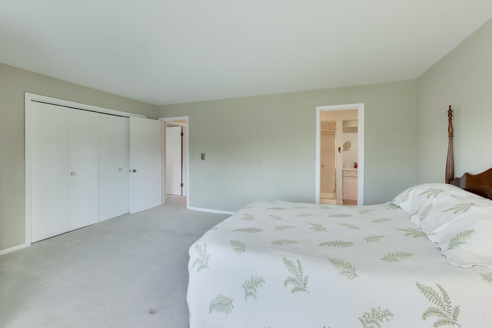 400 Ascot Drive, Unit 1M Park Ridge, IL 60068 - Photo 20 of 37 a bedroom with a bed and a closet