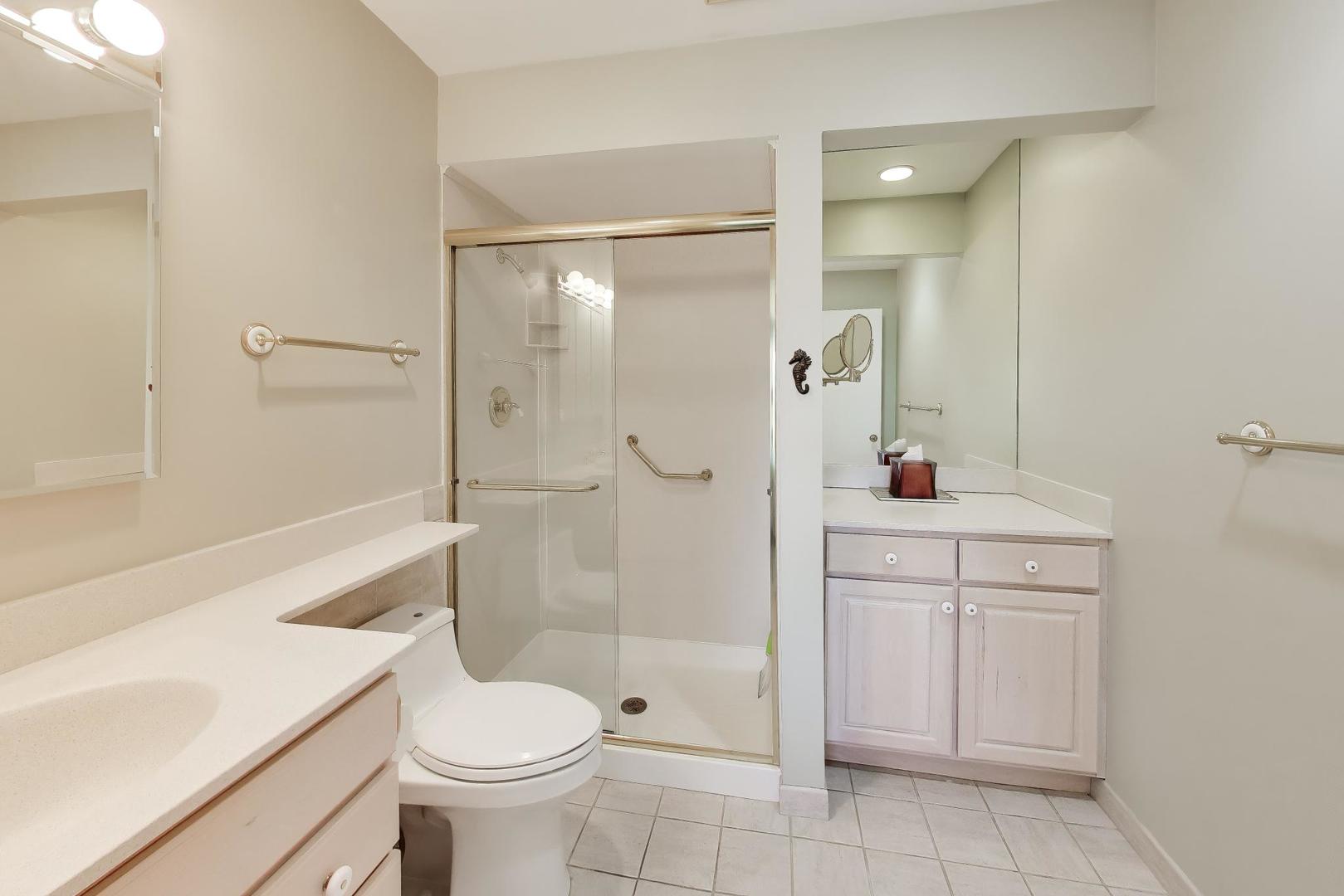 400 Ascot Drive, Unit 1M Park Ridge, IL 60068 - Photo 21 of 37 a bathroom with a sink toilet and shower