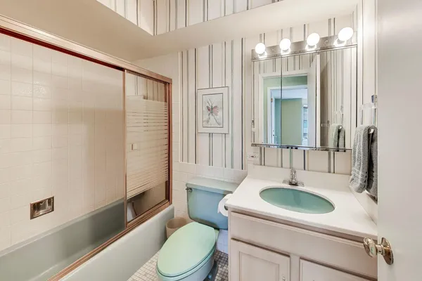 $224,000 | 400 Ascot Drive, Unit 1M, Park Ridge, IL 60068