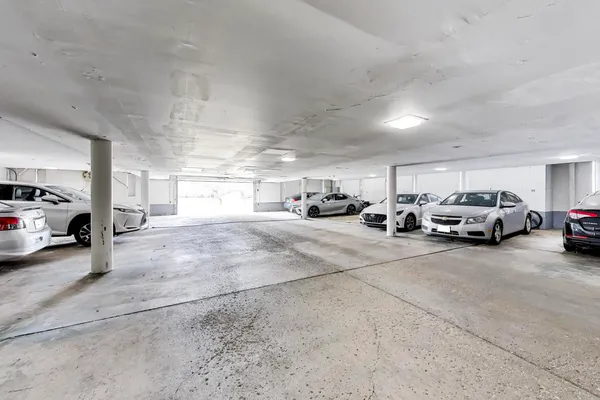 $224,000 | 400 Ascot Drive, Unit 1M, Park Ridge, IL 60068