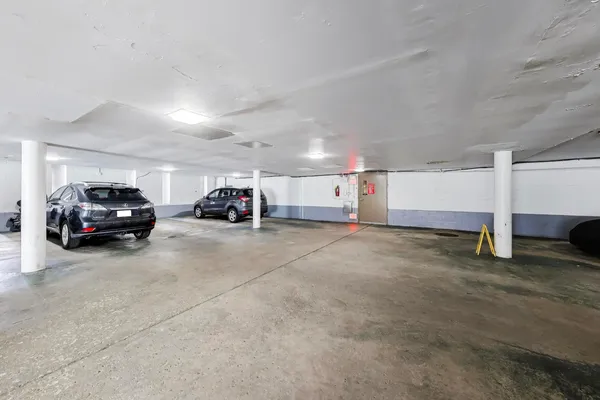 $224,000 | 400 Ascot Drive, Unit 1M, Park Ridge, IL 60068