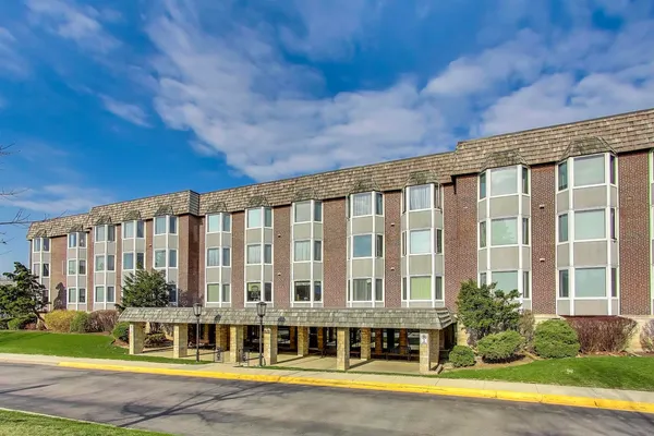 $224,000 | 400 Ascot Drive, Unit 1M, Park Ridge, IL 60068