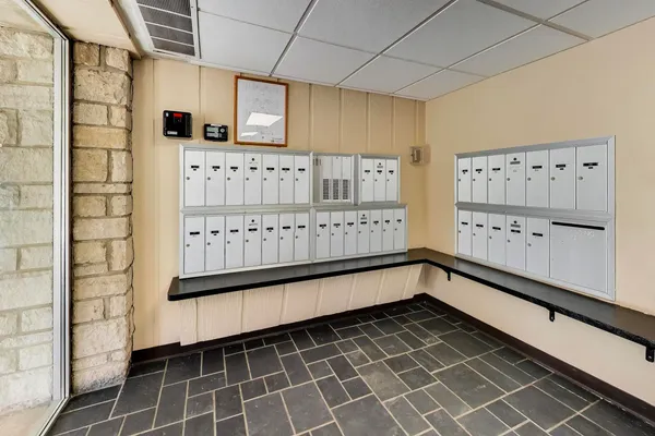 $224,000 | 400 Ascot Drive, Unit 1M, Park Ridge, IL 60068