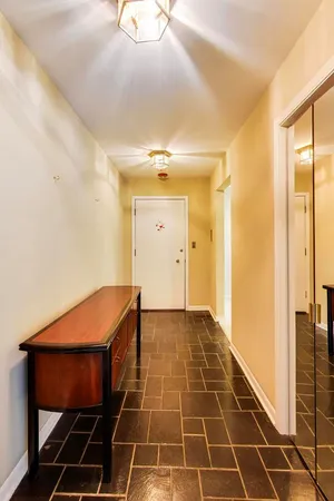 $224,000 | 400 Ascot Drive, Unit 1M, Park Ridge, IL 60068