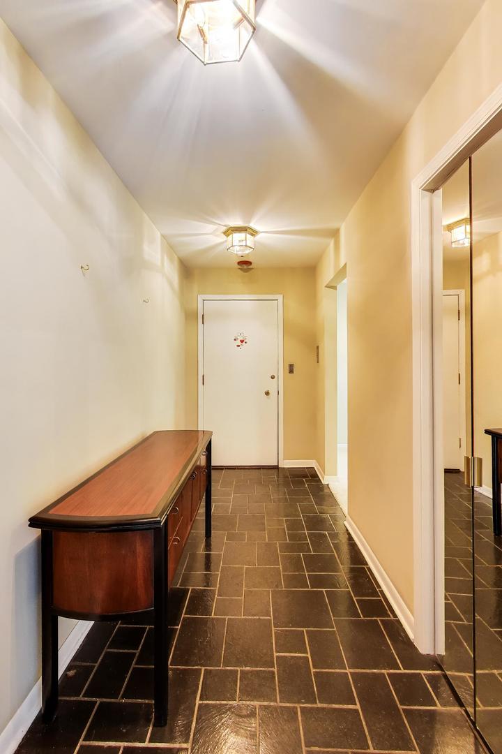 400 Ascot Drive, Unit 1M Park Ridge, IL 60068 - Photo 9 of 37 a bathroom with a shower and a mirror