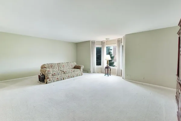 $224,000 | 400 Ascot Drive, Unit 1M, Park Ridge, IL 60068