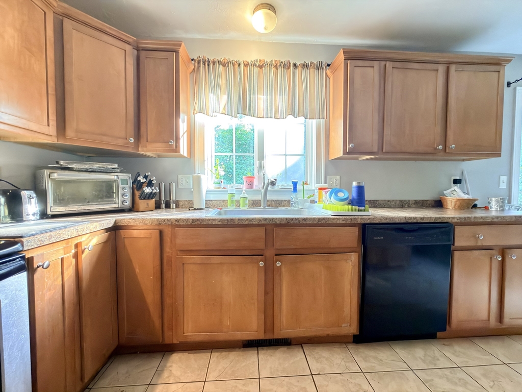 215 Main Street Sturbridge, MA 01566 - Photo 11 of 34