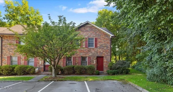 $238,000 | 2016 Williamsburg Square, Unit 2016, Johnson City, TN 37604