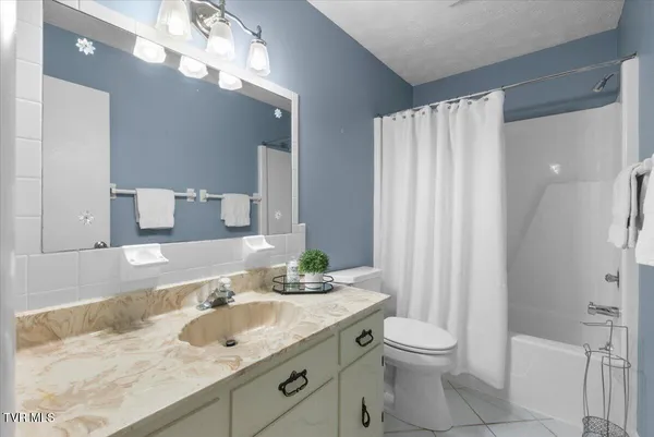 $238,000 | 2016 Williamsburg Square, Unit 2016, Johnson City, TN 37604