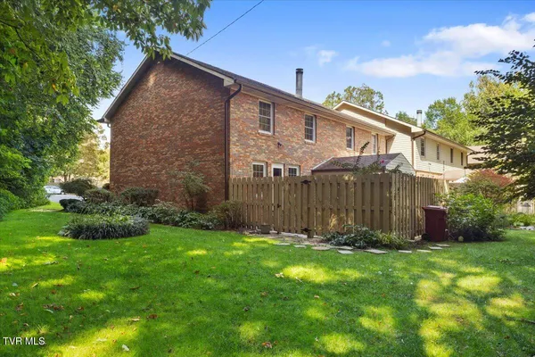 $238,000 | 2016 Williamsburg Square, Unit 2016, Johnson City, TN 37604