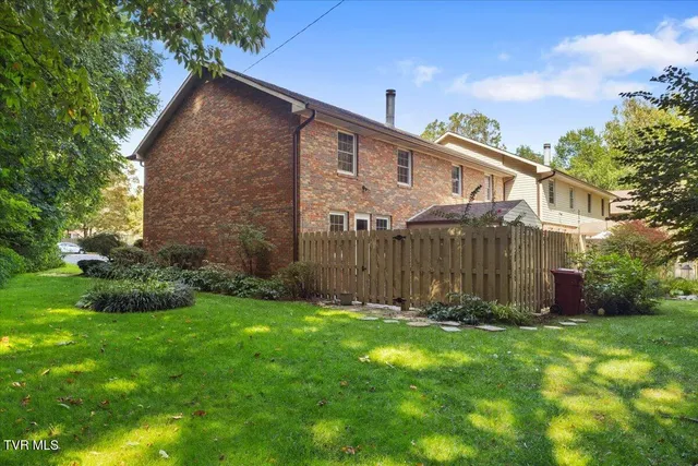 $238,000 | 2016 Williamsburg Square, Unit 2016, Johnson City, TN 37604