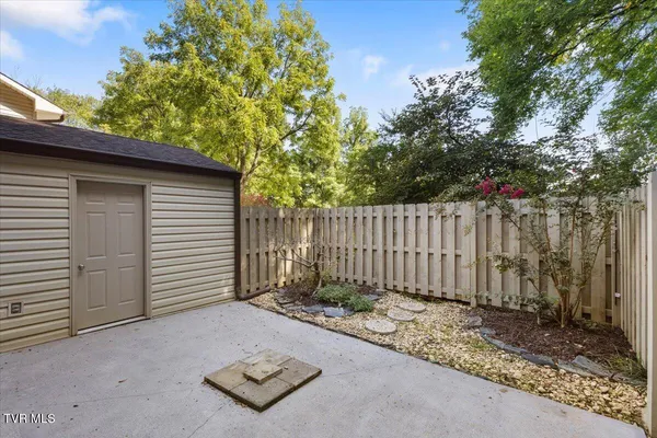 $238,000 | 2016 Williamsburg Square, Unit 2016, Johnson City, TN 37604