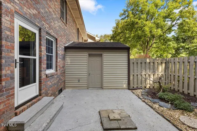 $238,000 | 2016 Williamsburg Square, Unit 2016, Johnson City, TN 37604