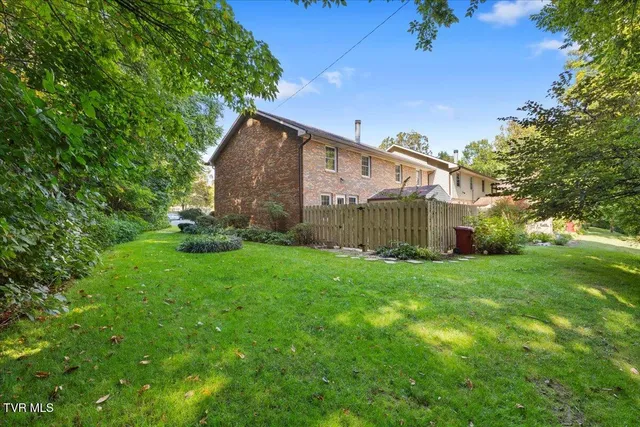 $238,000 | 2016 Williamsburg Square, Unit 2016, Johnson City, TN 37604