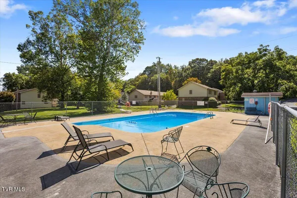 $238,000 | 2016 Williamsburg Square, Unit 2016, Johnson City, TN 37604