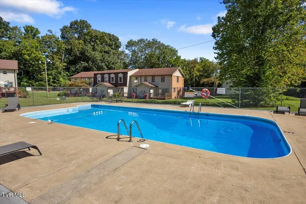 $238,000 | 2016 Williamsburg Square, Unit 2016, Johnson City, TN 37604