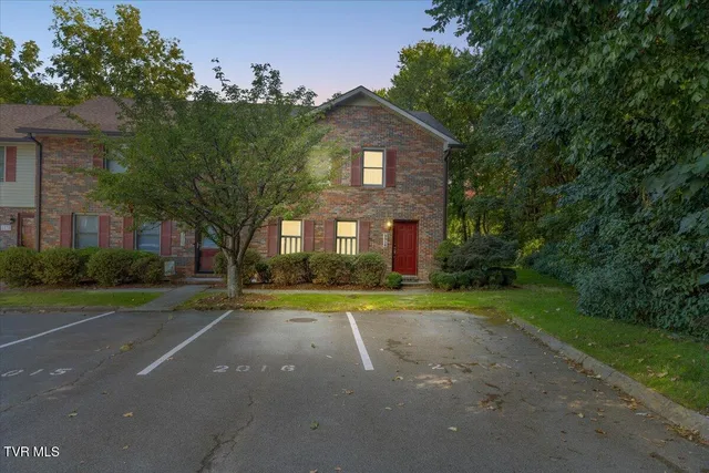 $238,000 | 2016 Williamsburg Square, Unit 2016, Johnson City, TN 37604