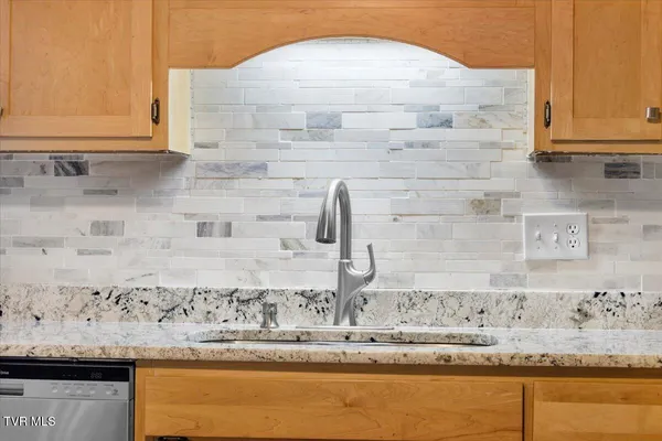 $238,000 | 2016 Williamsburg Square, Unit 2016, Johnson City, TN 37604