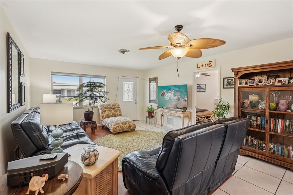 1190 Jamaica Road Venice, FL 34293 - Photo 3 of 20